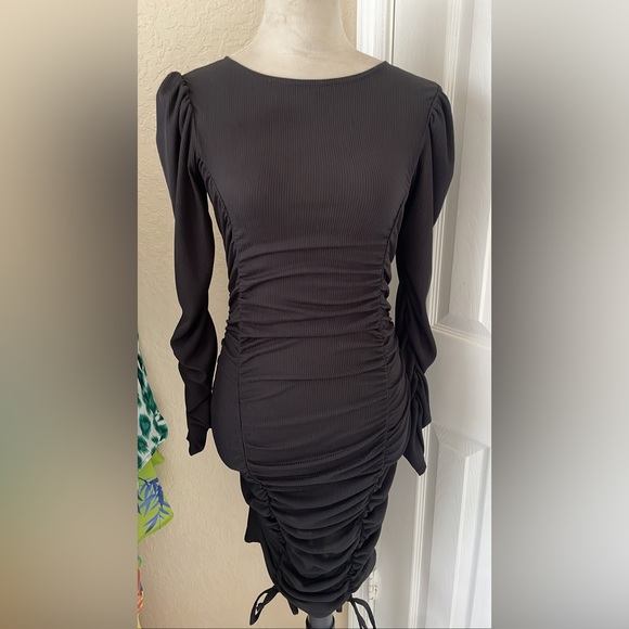 NWOT- Boohoo- Extreme Ruched Midi/Mini Dress - Picture 5 of 7